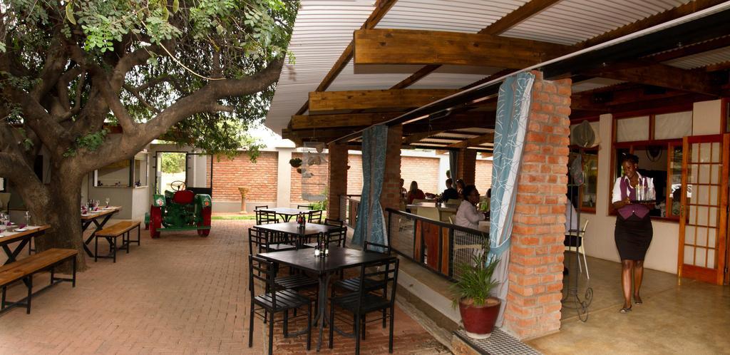 Casa Forno Country Hotel Otjiwarongo Buitenkant foto